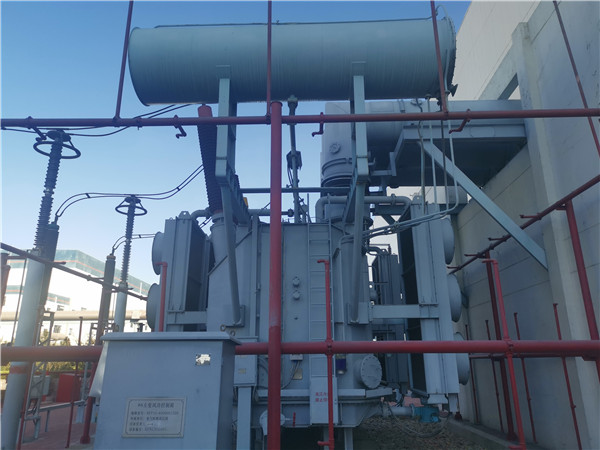 我公司承接龍口南山集團SFP11-400000/220KVA超高壓電力變壓器維護保養(yǎng)現(xiàn)場。