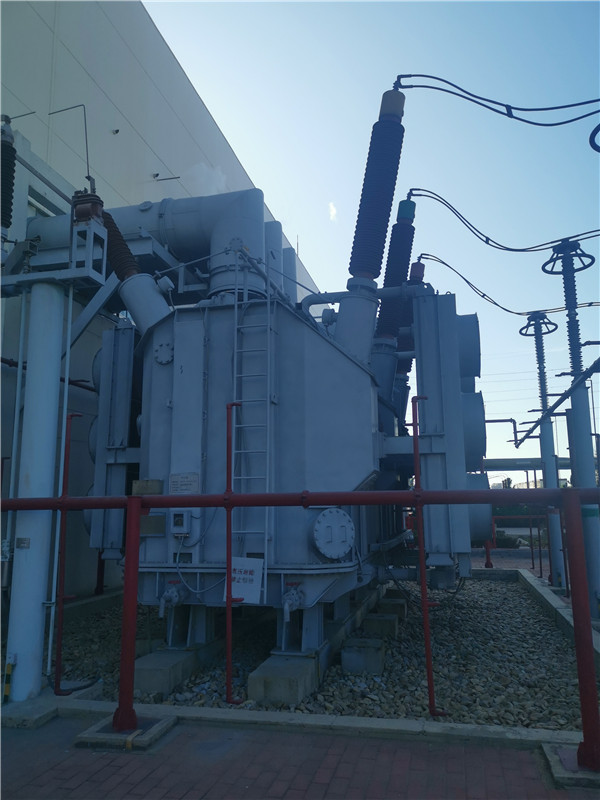 我公司承接龍口南山集團SFP11-400000/220KVA超高壓電力變壓器維護保養(yǎng)現(xiàn)場。