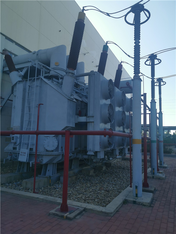 我公司承接龍口南山集團SFP11-400000/220KVA超高壓電力變壓器維護保養(yǎng)現(xiàn)場。